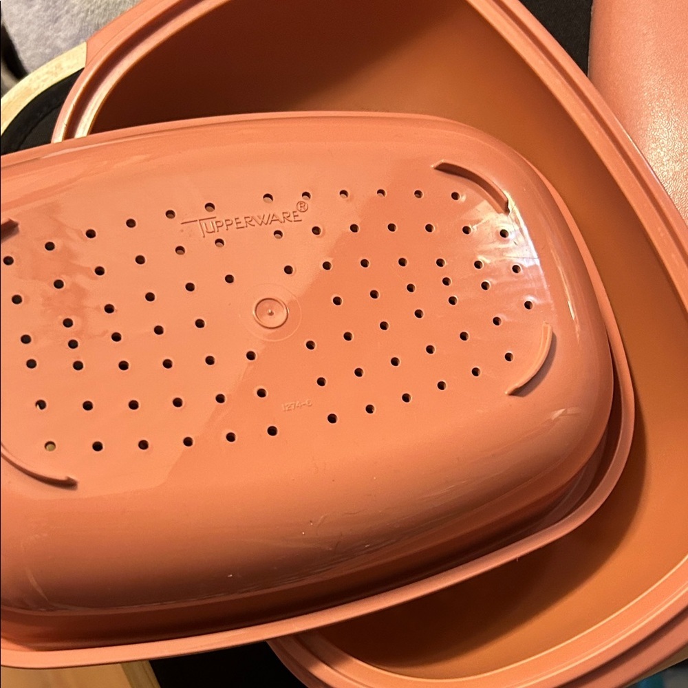 Tupperware Pink Oval Container - Picture 8 of 12